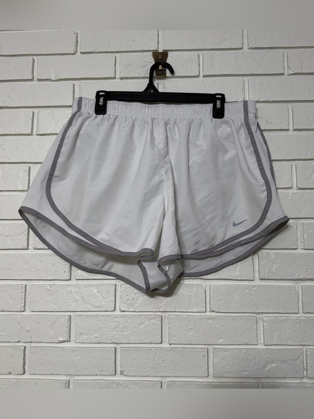 Nike Dri-FIT Women’s 1X White Gray Running Shorts Athletic